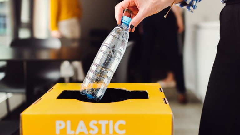 In cat timp se descompune plasticul
